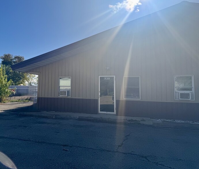 320 E Washington St, Oswego, IL for lease - Primary Photo - Image 1 of 9