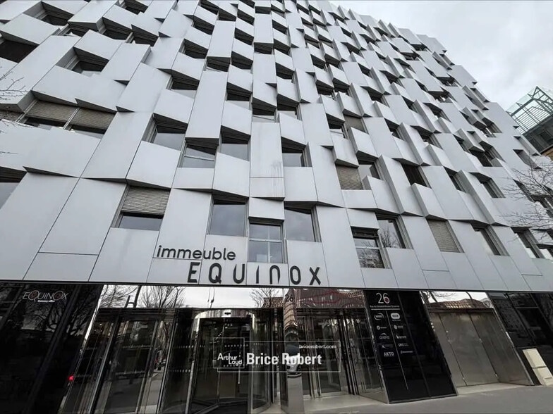 Office in Lyon for lease - Building Photo - Image 3 of 6