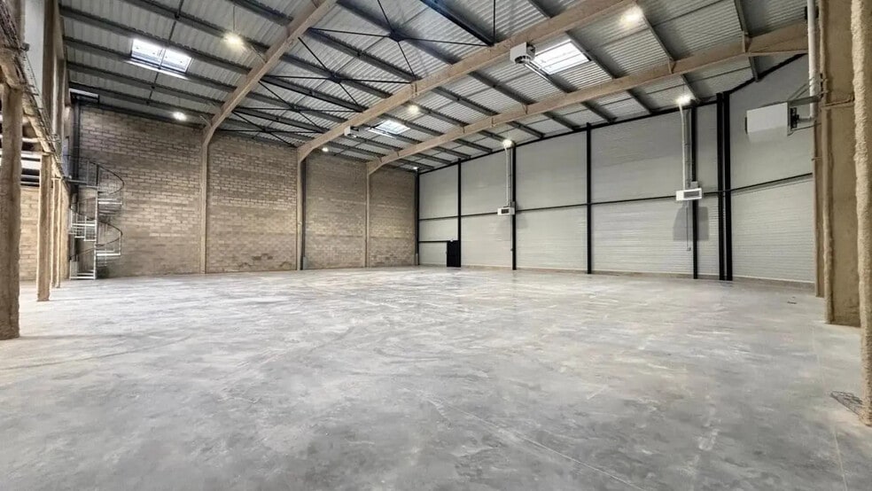 22 Avenue Roger Hennequin, Trappes for lease - Building Photo - Image 2 of 10