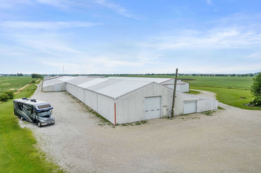 15325 W Baker Rd, Manhattan, IL à vendre - Photo du bâtiment - Image 3 de 10