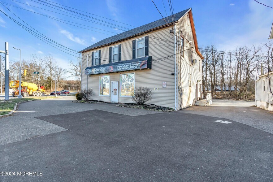 451-453 State Route 33 Millstone, NJ portefeuille de 2 propriétés à vendre sur LoopNet.ca - Photo du bâtiment - Image 2 de 19