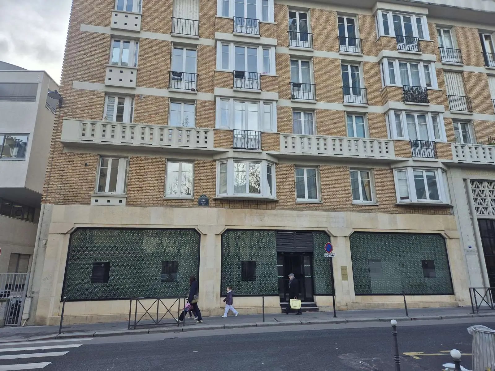Retail in Paris for lease Building Photo- Image 1 of 11