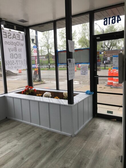 4616 W Fullerton Ave, Chicago, IL for lease - Lobby - Image 2 of 66