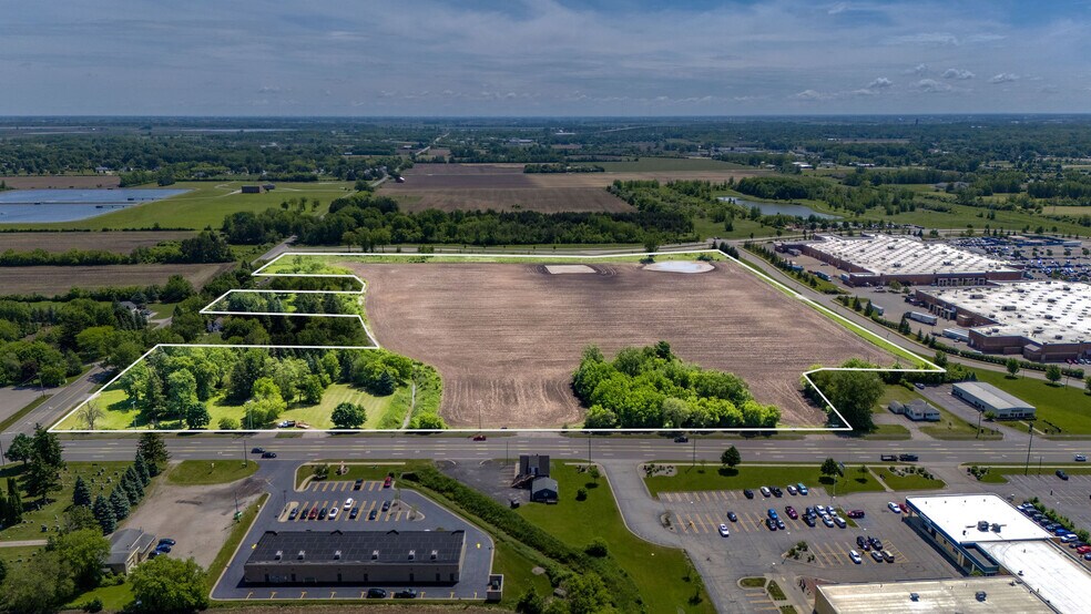 5800 Bay Rd, Saginaw, MI à vendre - Photo du bâtiment - Image 2 de 25