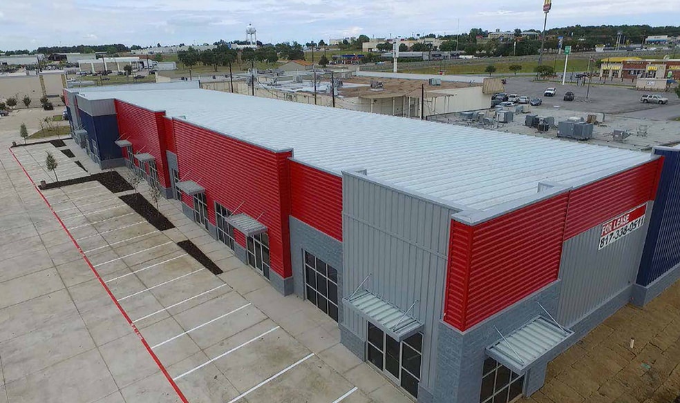 105 Speer St, Azle, TX for lease - Building Photo - Image 2 of 4