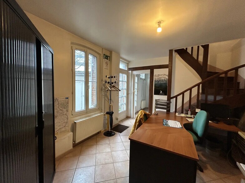 17 Rue Chauveau-Lagarde, Chartres à louer - Photo du bâtiment - Image 3 de 7