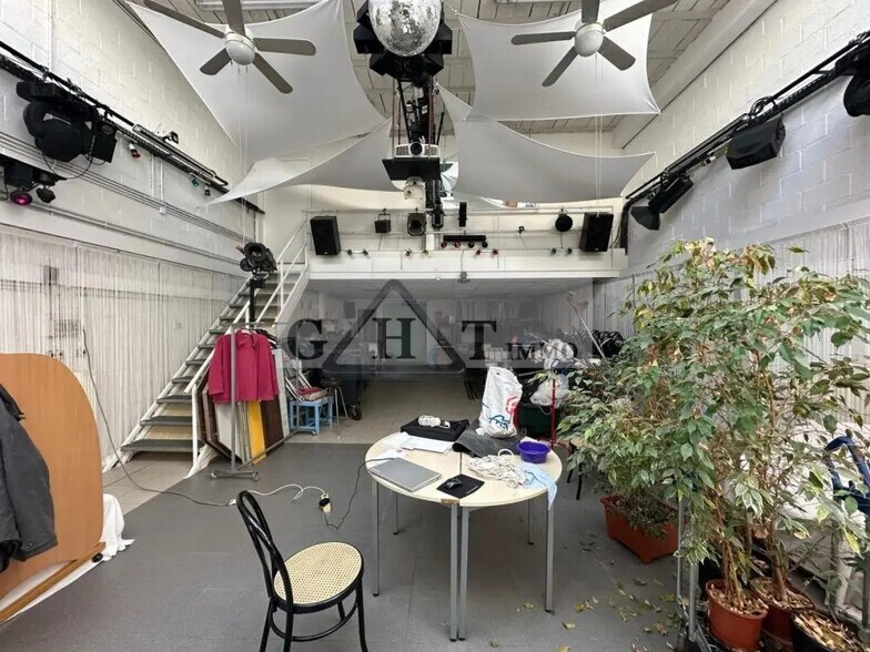 Industrial in Bondoufle for sale - Interior Photo - Image 1 of 9