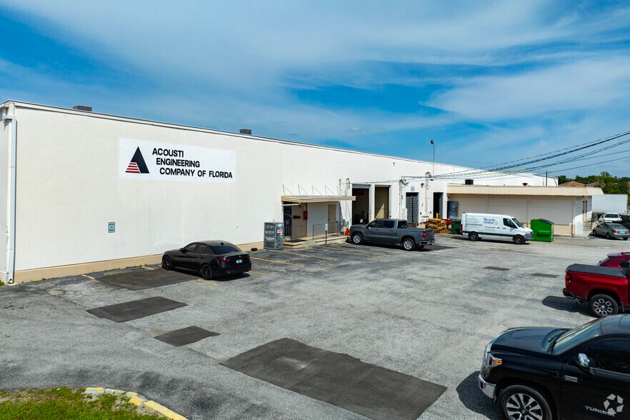 6704-6712 N 54th St, Tampa, FL for lease - Building Photo - Image 3 of 7