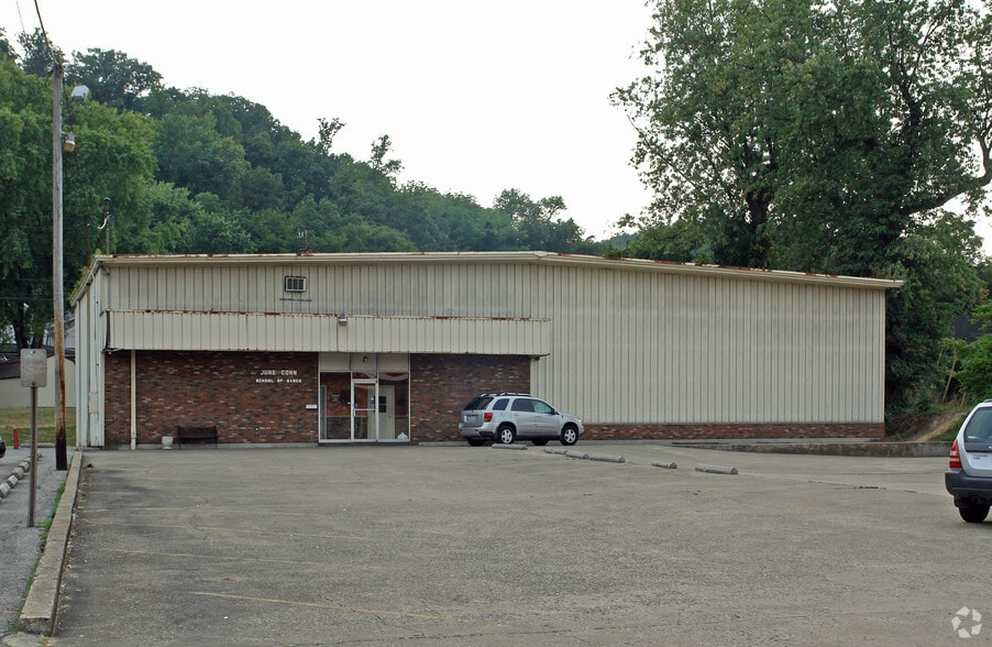 3502 Winchester Ave, Ashland, KY for sale - Primary Photo - Image 1 of 30