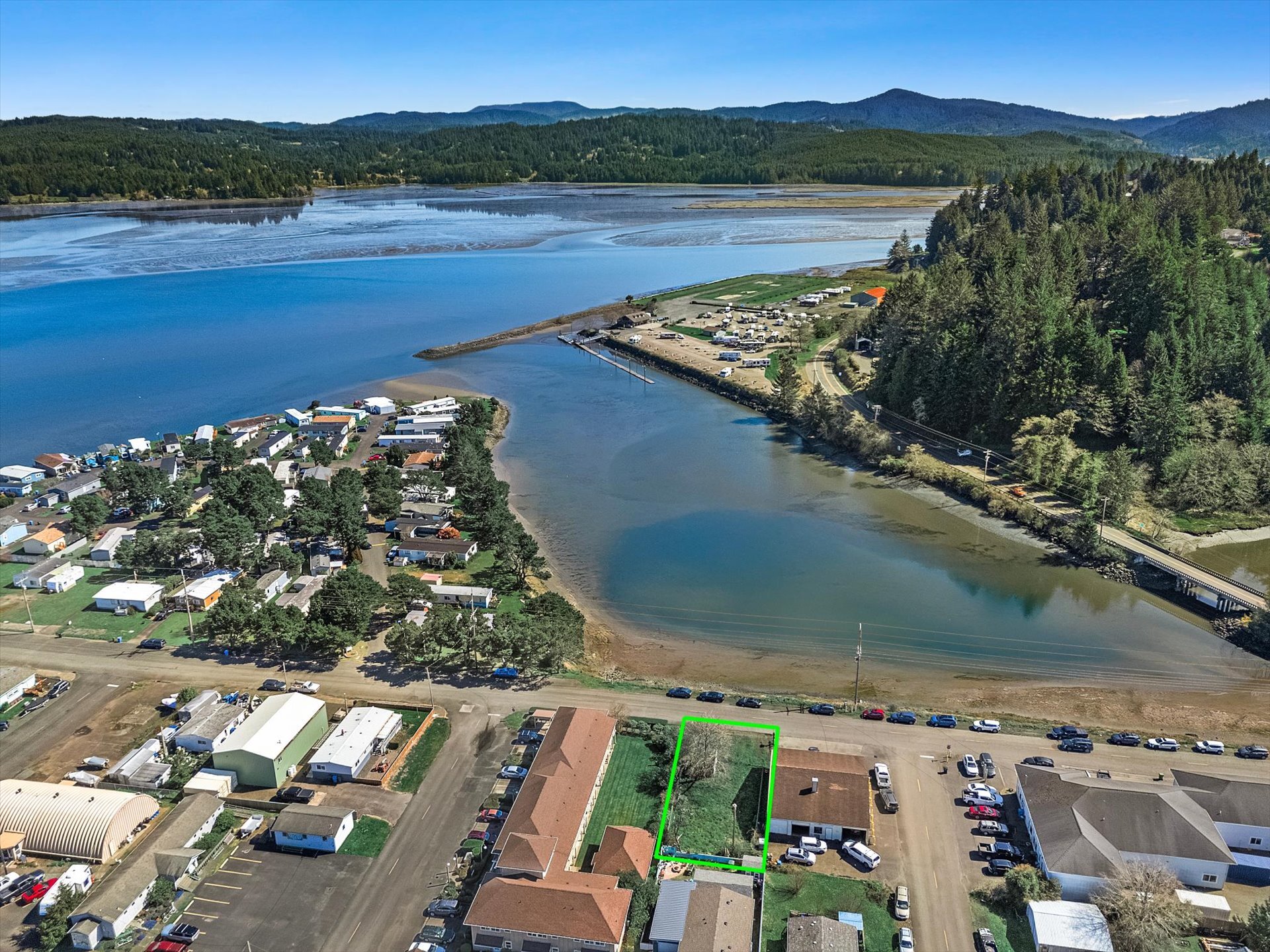 840 NE Mill St, Waldport, OR à vendre Photo du bâtiment- Image 1 de 8