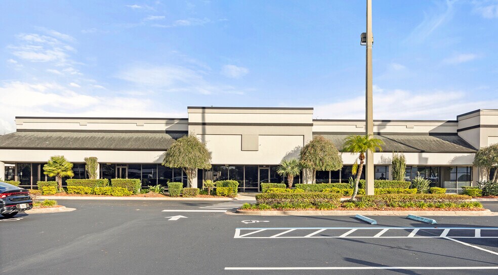 5575 S Semoran Blvd, Orlando, FL à louer - Photo du bâtiment - Image 3 de 6