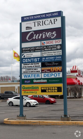 157 Holland St E, Bradford West Gwillimbury, ON à louer - Photo du bâtiment - Image 3 de 5