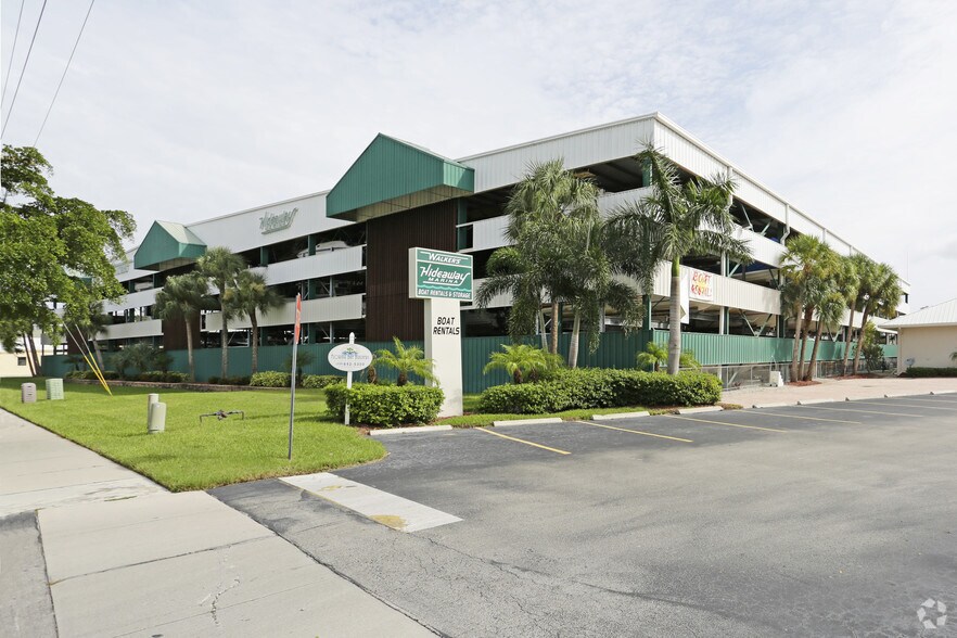705 E Elkcam Cir, Marco Island, FL à louer - Photo principale - Image 1 de 12