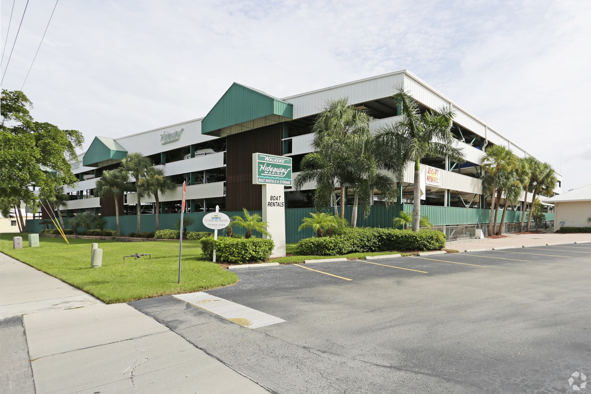 705 E Elkcam Cir, Marco Island, FL for lease Primary Photo- Image 1 of 13