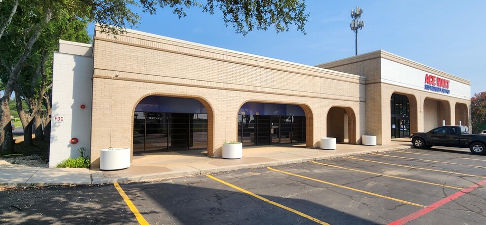 6202 NW Loop 410, San Antonio, TX à louer - Photo du bâtiment - Image 2 de 13