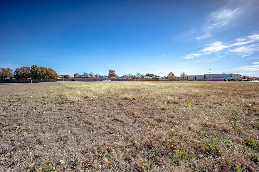 951 Sonoma Park Dr, Norman, OK à vendre - Photo du bâtiment - Image 2 de 17