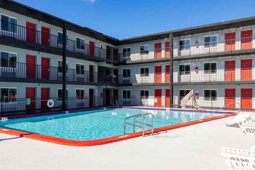 4736 W Irlo Bronson Memorial Hwy, Kissimmee, FL à vendre - Photo du bâtiment - Image 3 de 18