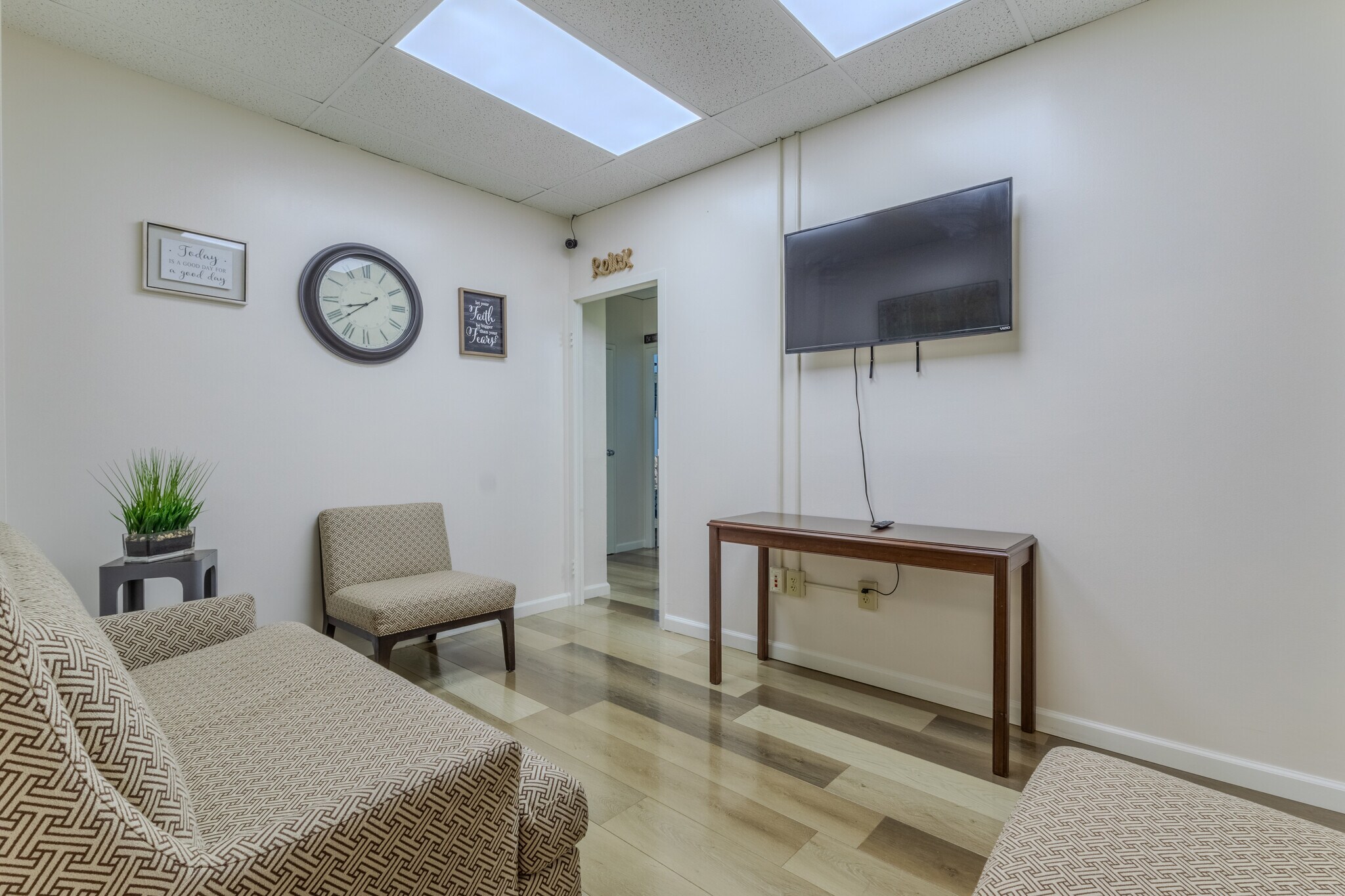 1389 W Main St, Waterbury, CT for lease Lobby- Image 1 of 11