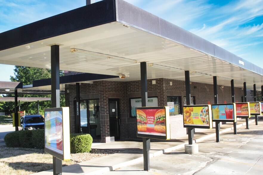 15745 W 87th Street Pky, Lenexa, KS for sale - Building Photo - Image 3 of 6