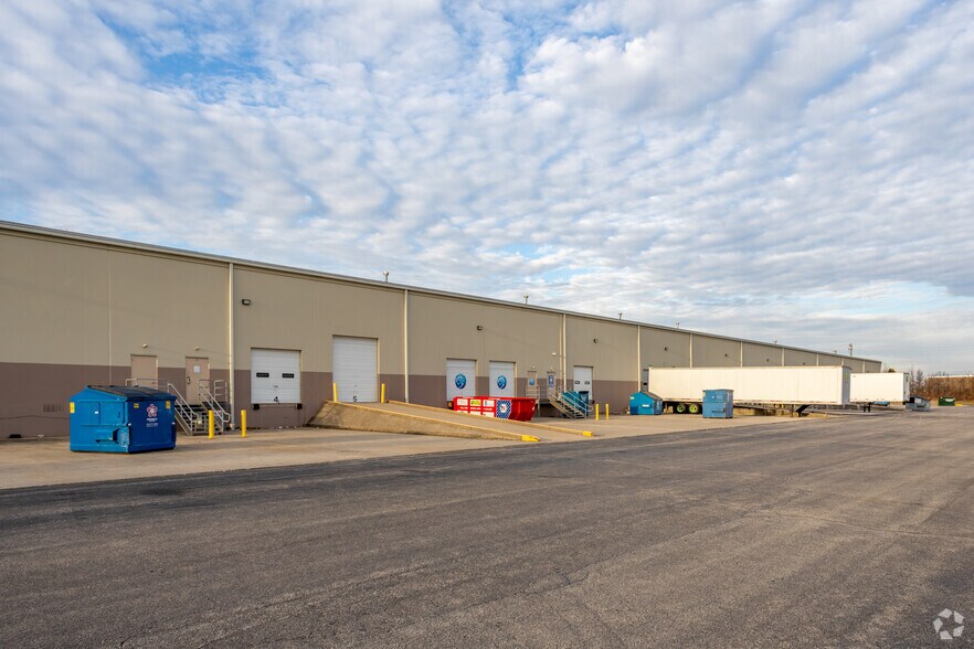 1390 Donaldson Hwy, Erlanger, KY à louer - Photo du bâtiment - Image 2 de 8