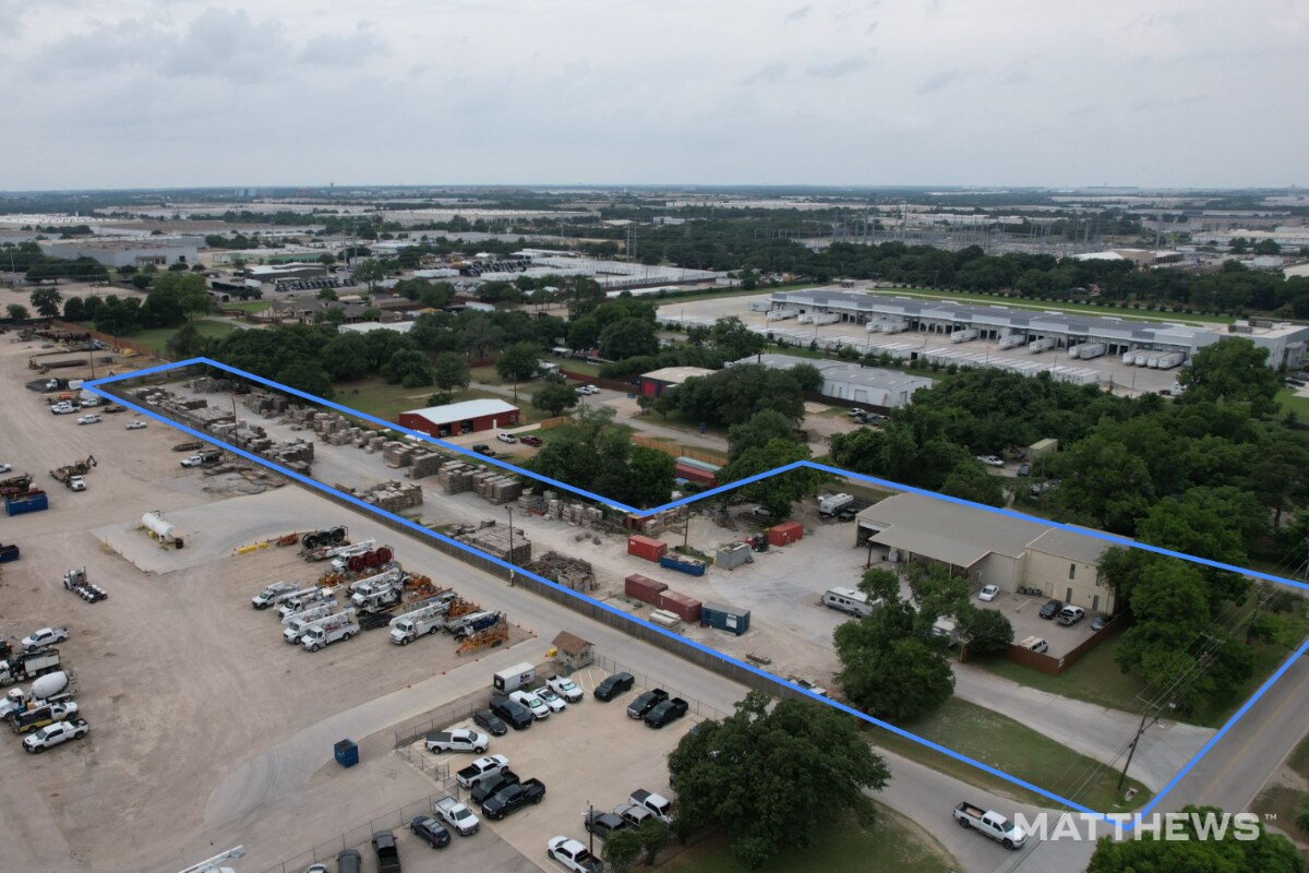 3334 Hardrock Rd, Grand Prairie, TX à louer Photo du bâtiment- Image 1 de 3