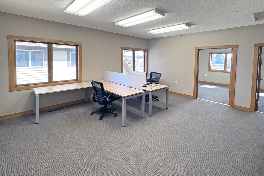 2085 County Road D E, Maplewood, MN à louer - Photo du bâtiment - Image 2 de 11