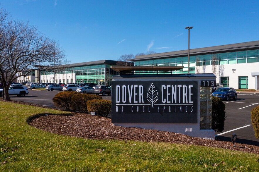 113-117 Seaboard Ln, Franklin, TN à louer - Photo du bâtiment - Image 2 de 8