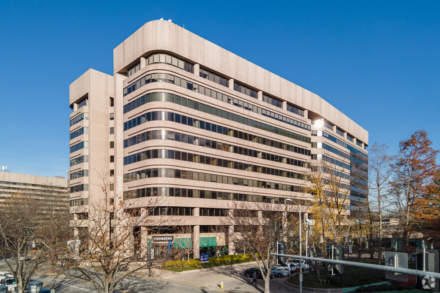 2231 Crystal Dr, Arlington, VA for lease - Building Photo - Image 1 of 6