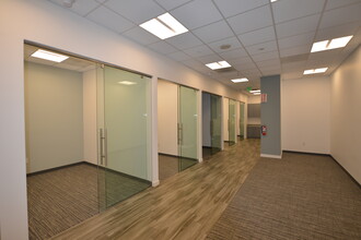 555 Middlefield, Redwood City, CA à louer Photo intérieure- Image 2 de 3