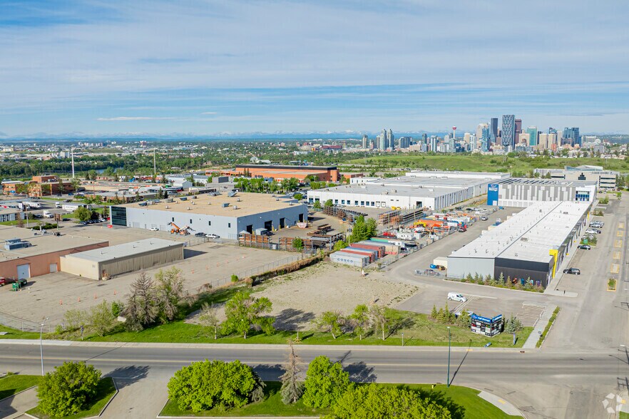 259 Mayland Pl, Calgary, AB à vendre - Photo du bâtiment - Image 1 de 8