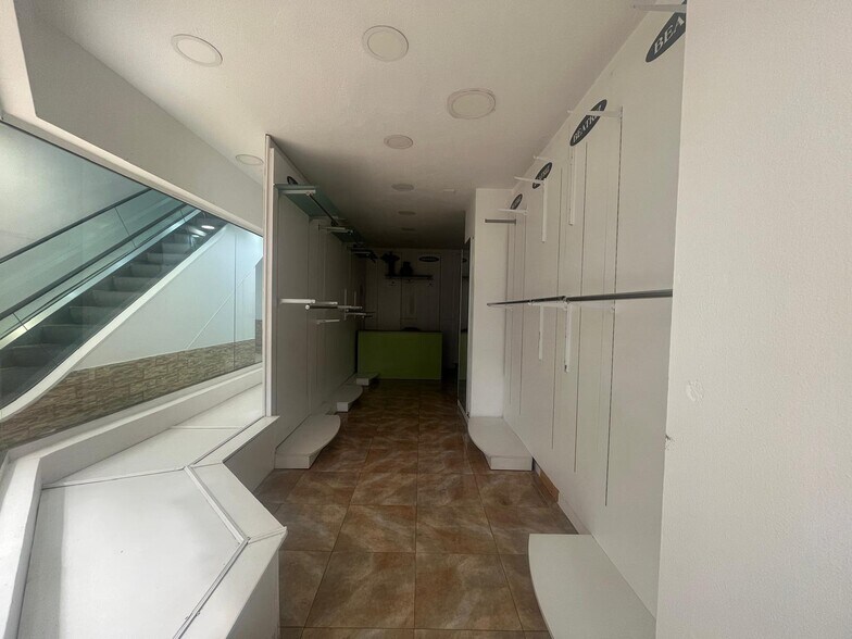 Commerce de détail dans Cáceres, Cáceres à vendre - Photo du bâtiment - Image 2 de 4