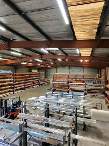 Industrial in Gémenos for lease - Interior Photo - Image 1 of 7