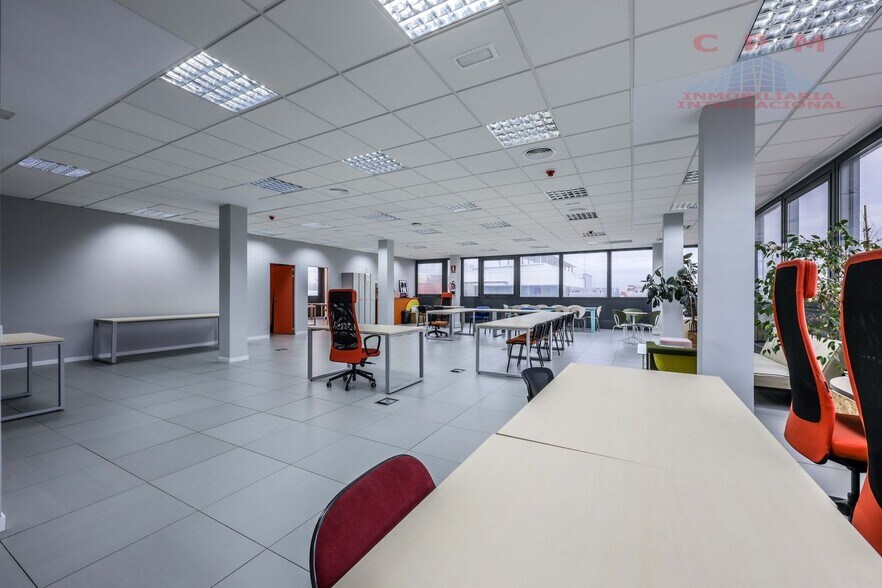 Bureau dans Madrid, Madrid à vendre - Photo du bâtiment - Image 2 de 2