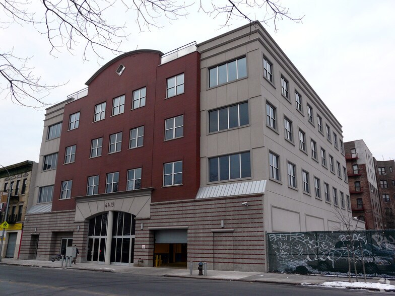 4419-4425 3rd Ave, Bronx, NY à louer - Photo du bâtiment - Image 2 de 2
