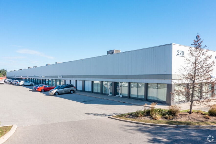 220 Viceroy Rd, Vaughan, ON à louer - Photo du bâtiment - Image 2 de 6