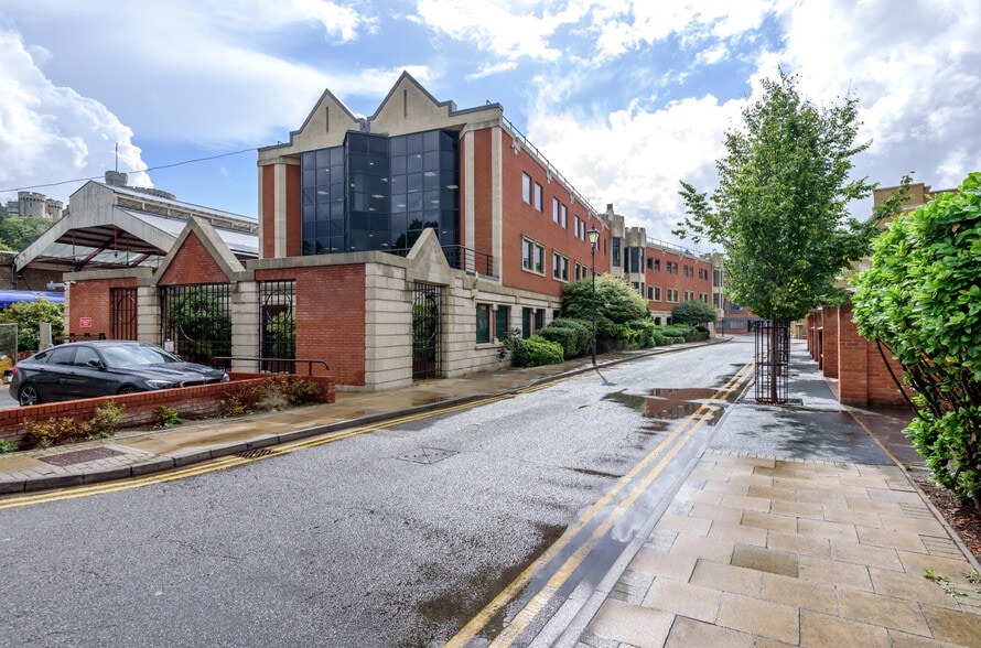 Riverside Walk, Windsor for lease - Building Photo - Image 3 of 8