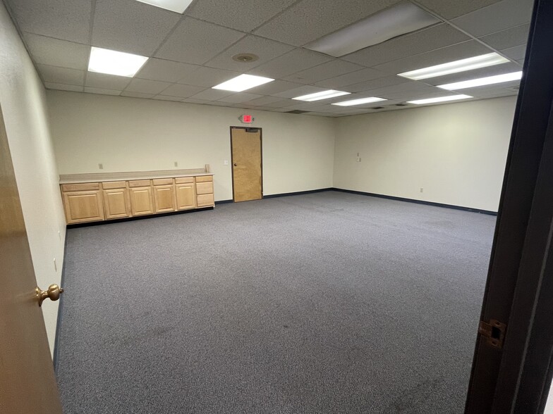 4510 Old International Airport Rd, Anchorage, AK for lease - Interior Photo - Image 3 of 11