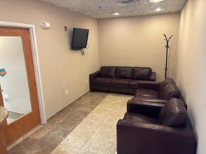 7115 Leesburg Pike, Falls Church, VA à louer Photo intérieure- Image 2 de 10