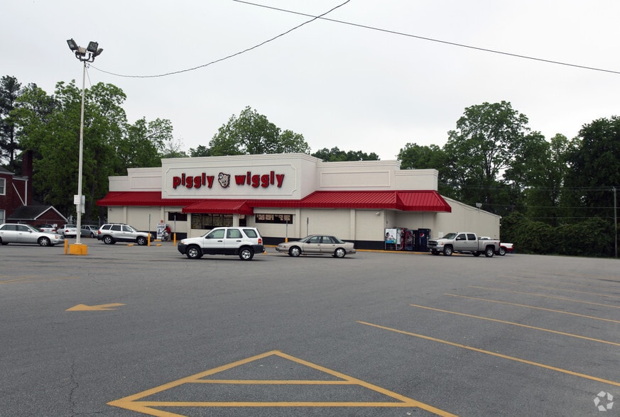 229 E Church St, Laurinburg, NC for sale - Primary Photo - Image 1 of 2