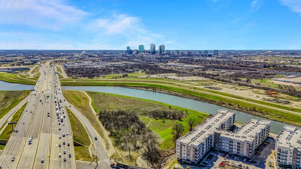 1876 E Northside Dr, Fort Worth, TX à vendre - Photo du bâtiment - Image 3 de 8