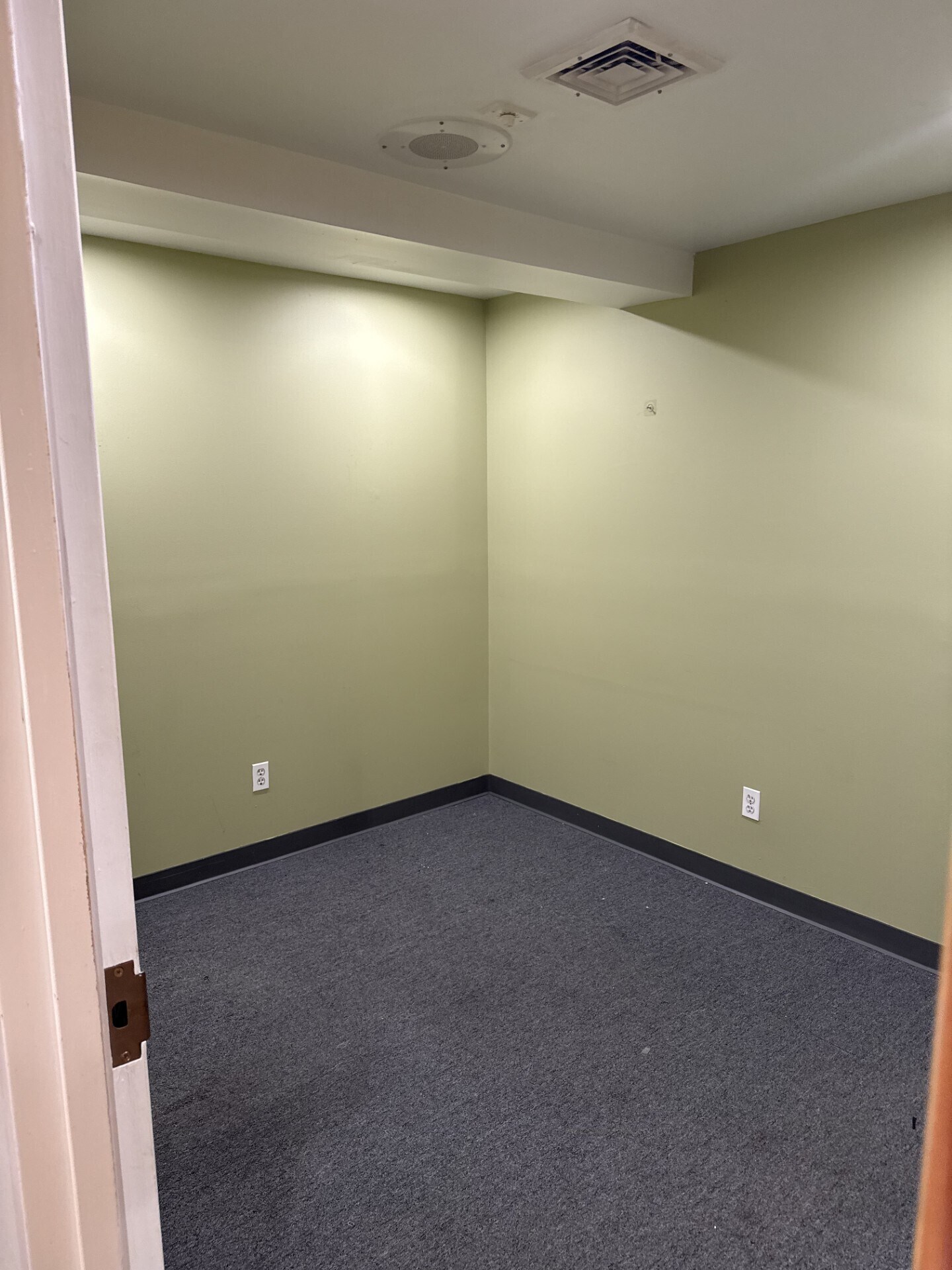 160 Howells Rd, Bay Shore, NY for lease Interior Photo- Image 1 of 2