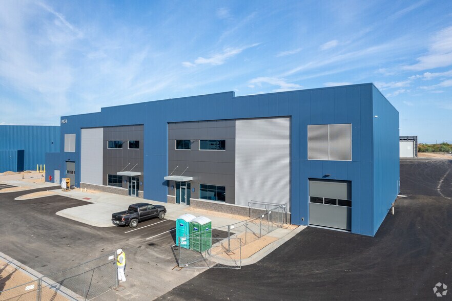 4454 E Mallory Cir, Mesa, AZ à louer - Photo du bâtiment - Image 2 de 5