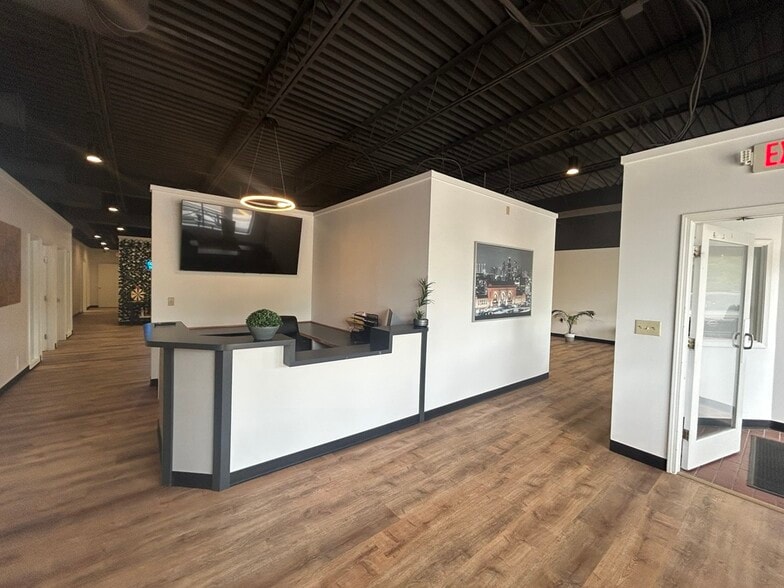 11705-11849 College Blvd, Overland Park, KS for lease - Interior Photo - Image 3 of 17