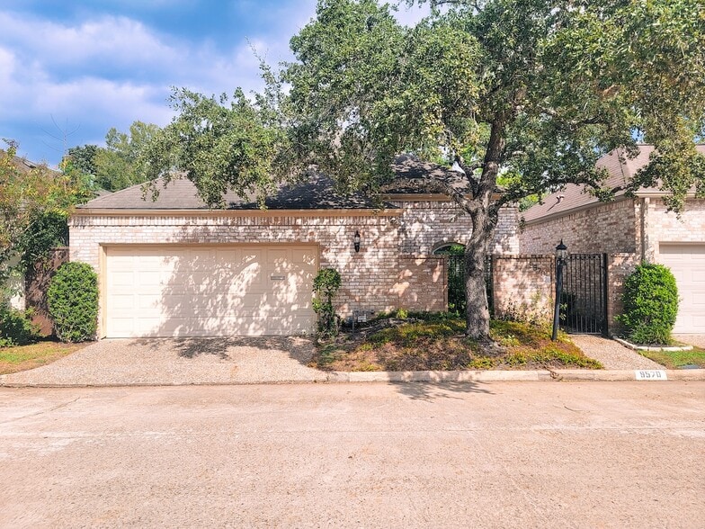 9570 Doliver Dr, Houston, TX à vendre - Photo principale - Image 1 de 1