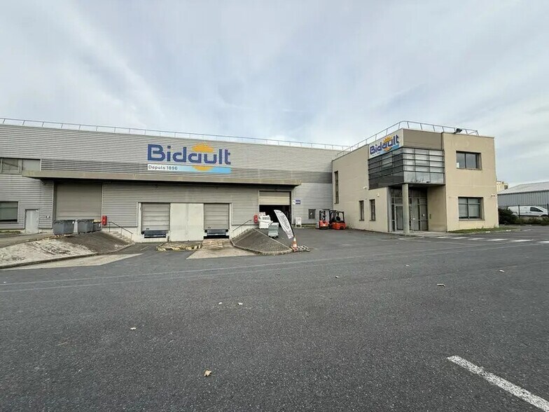 Industriel dans Gennevilliers à louer - Photo du bâtiment - Image 2 de 12
