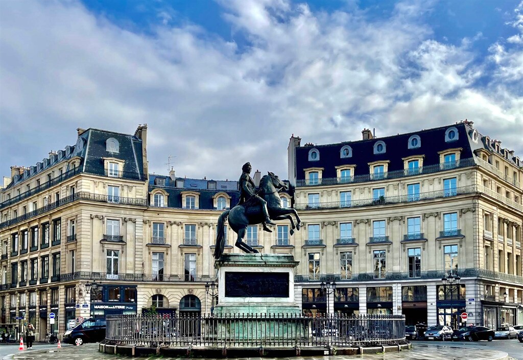 Retail in Paris for sale Building Photo- Image 1 of 3