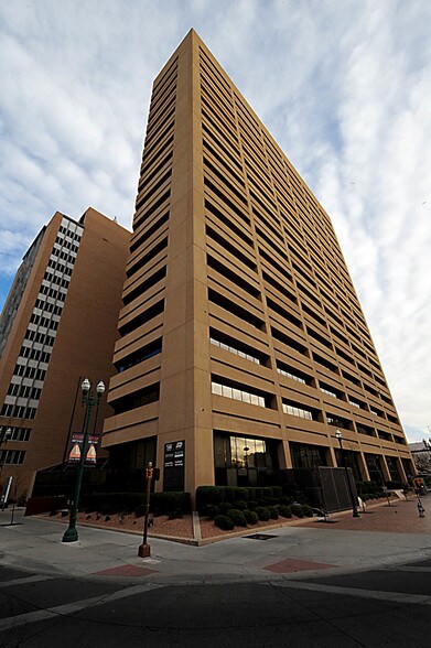 100 N Stanton St, El Paso, TX à louer - Photo du bâtiment - Image 3 de 26