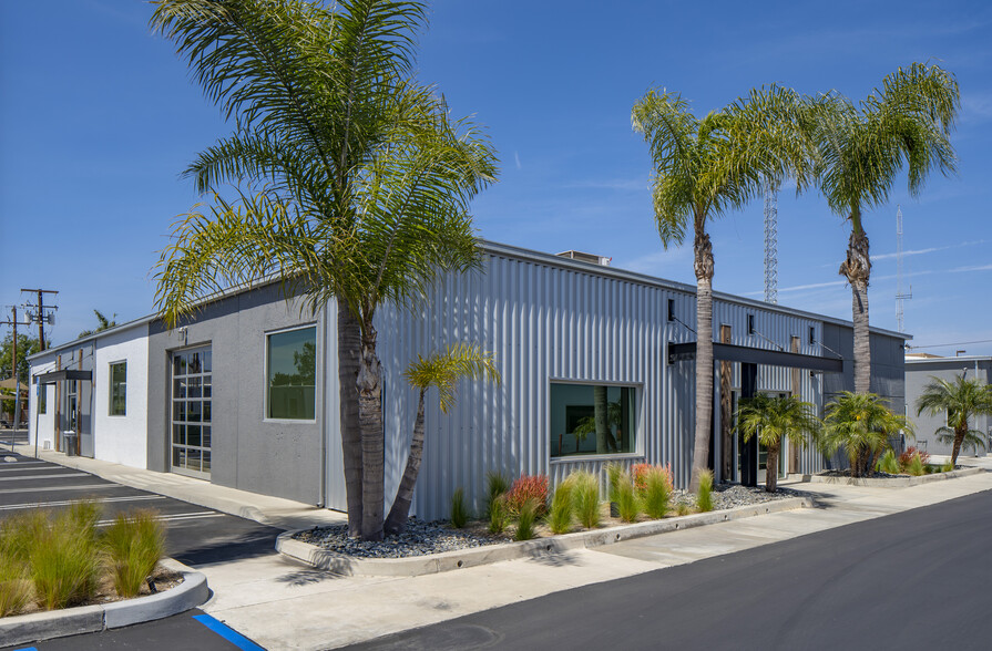 1945 Placentia Ave, Costa Mesa, CA for sale - Primary Photo - Image 1 of 1