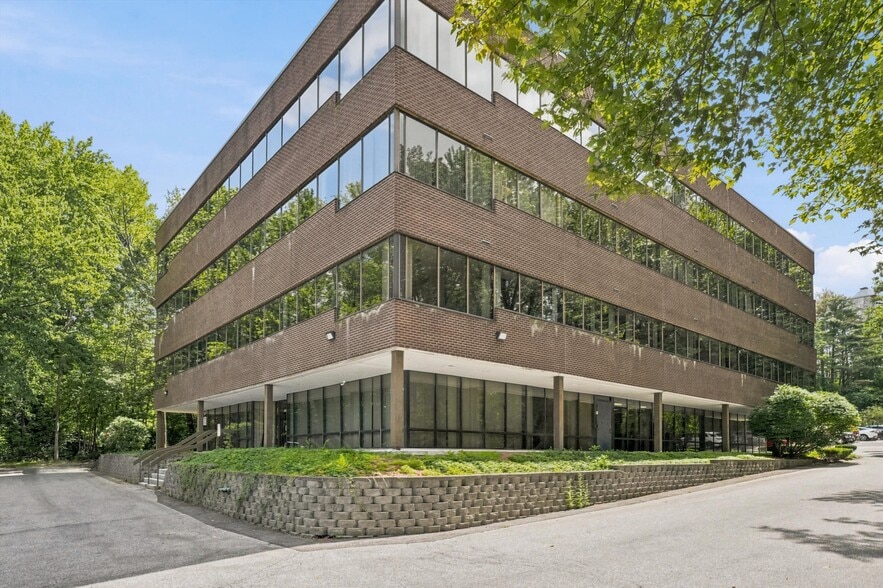 71 Spit Brook Rd, Nashua, NH for lease - Building Photo - Image 1 of 12
