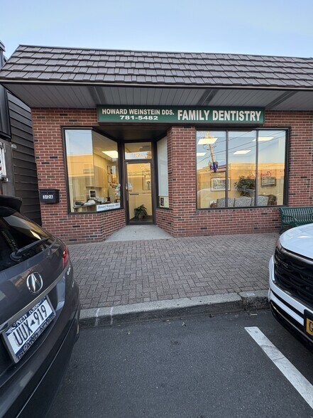 312A Bedford Ave, Bellmore, NY for sale - Primary Photo - Image 1 of 19